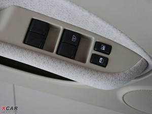 2010款1.6L AT 舒适版 主驾车窗控制区	