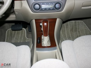 2010款1.6L AT 舒适版 换挡杆