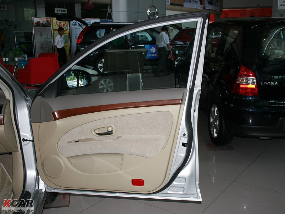 2010܎ 1.6L AT m