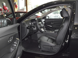 2022款1.6L XL CVT智享版 前排空间