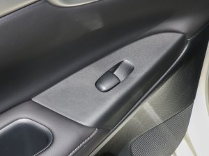 2022款经典 1.6XE 手动舒适版 后排车窗控制区