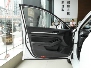 2022款2.0L XL-TLS 悦享版 驾驶位车门