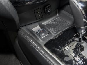 2023款荣耀 2.0L 两驱智联臻享版 驻车制动器