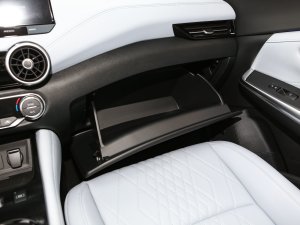 2023款超混电驱 超豪华Ultra 手套箱