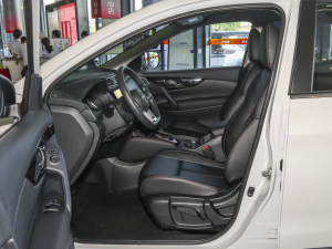 2023款经典 2.0L XV CVT舒适版 前排空间
