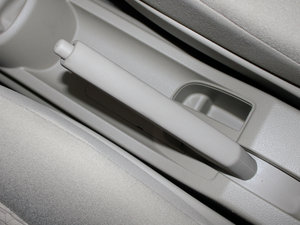 2010款1.6L 劲锐版手动标准版 驻车制动器