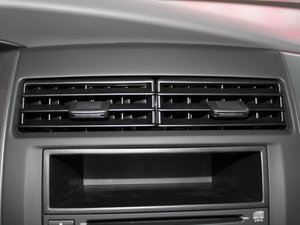 2010款1.6L 劲锐版手动标准版 空调出风口