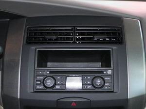 2010款1.6L 劲锐版手动标准版 中控区