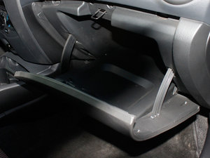 2010款1.6L 劲锐版自动智能版 手套箱