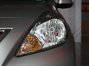 2011款1.5XE 手动舒适版 大灯