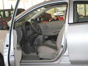 2011款1.5XE 手动舒适版 前排空间