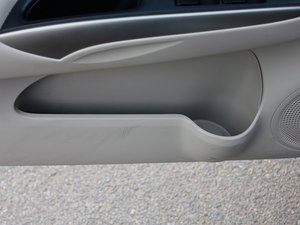 2011款1.5XV CVT尊贵版 前门储物空间