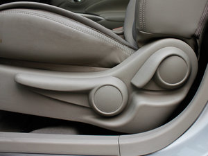 2011款1.5XV CVT尊贵版 主驾驶座椅调节