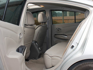 2011款1.5XV CVT尊贵版 后排空间