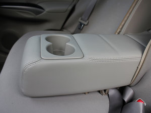 2011款1.5XV CVT尊贵版 后排中央扶手