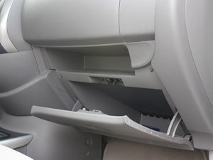 2011款1.5XV CVT尊贵版 手套箱