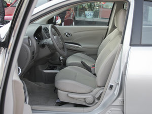2011款1.5XL CVT豪华版 前排空间