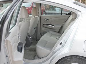 2011款1.5XL CVT豪华版 后排空间