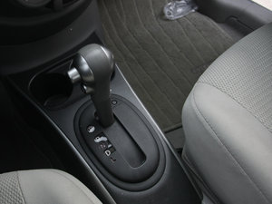 2011款1.5XL CVT豪华版 换挡杆
