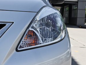 2011款1.5XE CVT舒适版 大灯