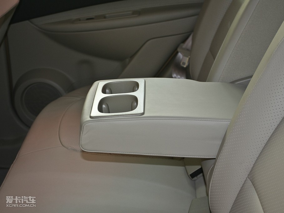 2011п 2.0XV CVT(q)()