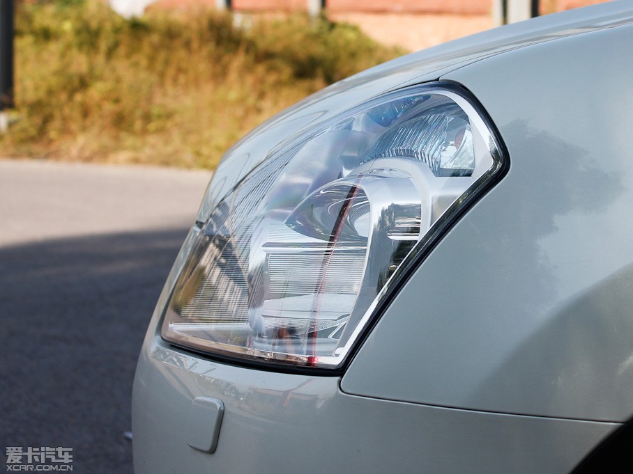 2011п 2.0XV CVT(q)()