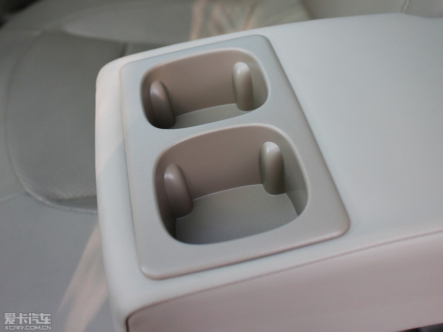 2011п 2.0XV CVT(q)()