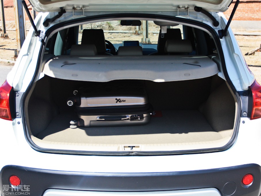 2011п 2.0XV CVT(q)()