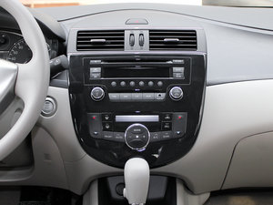 2011款1.6L CVT智能版 中控台