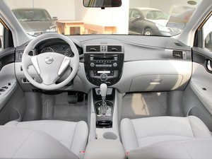 2011款1.6L CVT智能版 内饰全景