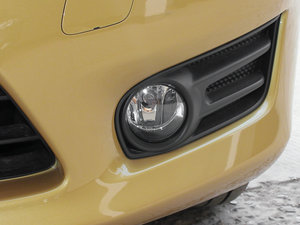 2011款1.6L CVT智能版 前雾灯