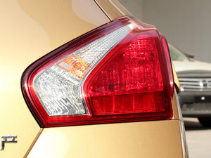 2011款1.6L CVT智能版 尾灯
