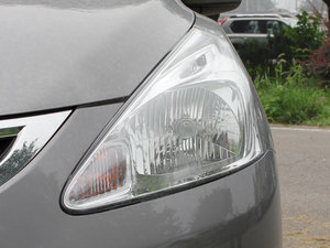 2011款1.6L 手动舒适版 大灯