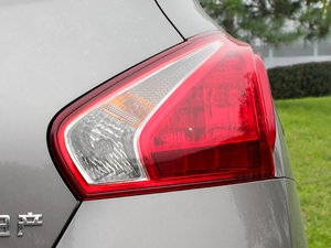 2011款1.6L 手动舒适版 尾灯