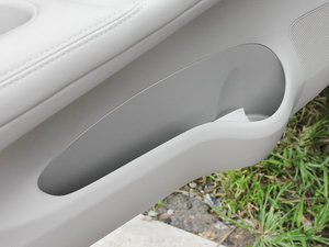 2011款1.6L 手动舒适版 前门储物空间