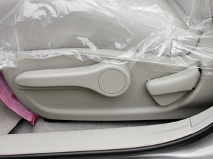 2011款1.6L 手动舒适版 主驾驶座椅调节