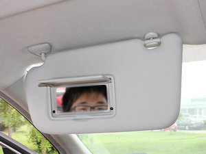 2011款1.6L 手动舒适版 遮阳板（左）