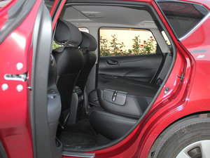 2011款1.6L CVT智能版 后排座椅放倒