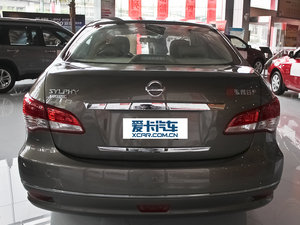 2012款经典 1.6XL 自动豪华版 整体外观