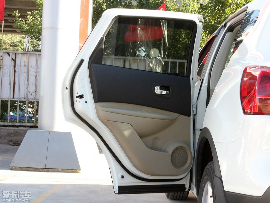 2012п 2.0XV CVT(q)()