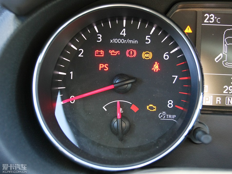 2012п 2.0XV CVT(q)()