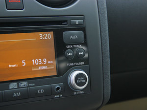 2012款2.0XL CVT两驱(火) 中控区