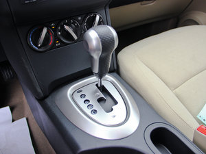 2012款2.0XL CVT两驱(火) 中控区