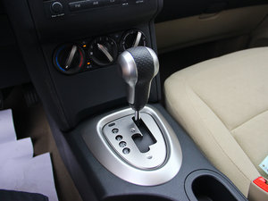 2012款2.0XL CVT两驱(火) 中控区