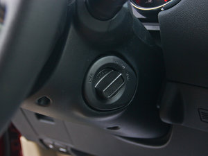 2012款2.0XL CVT两驱(火) 中控区