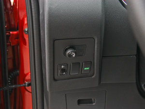 2012款2.0XL CVT两驱(火) 中控区