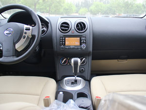 2012款2.0XL CVT两驱(火) 中控区