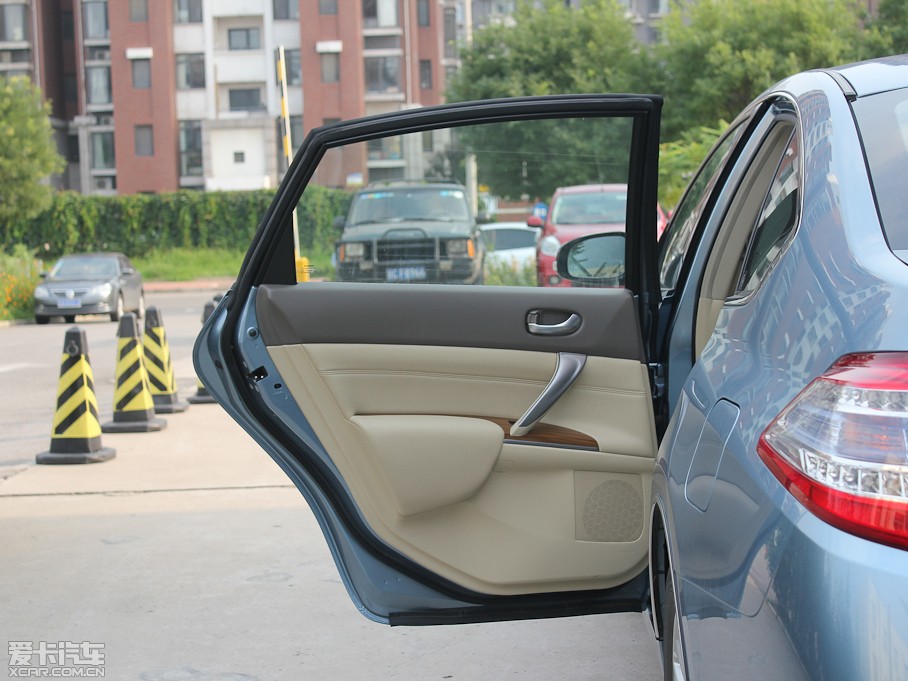 2012[ 2.5L XL-NAVI ưȫ