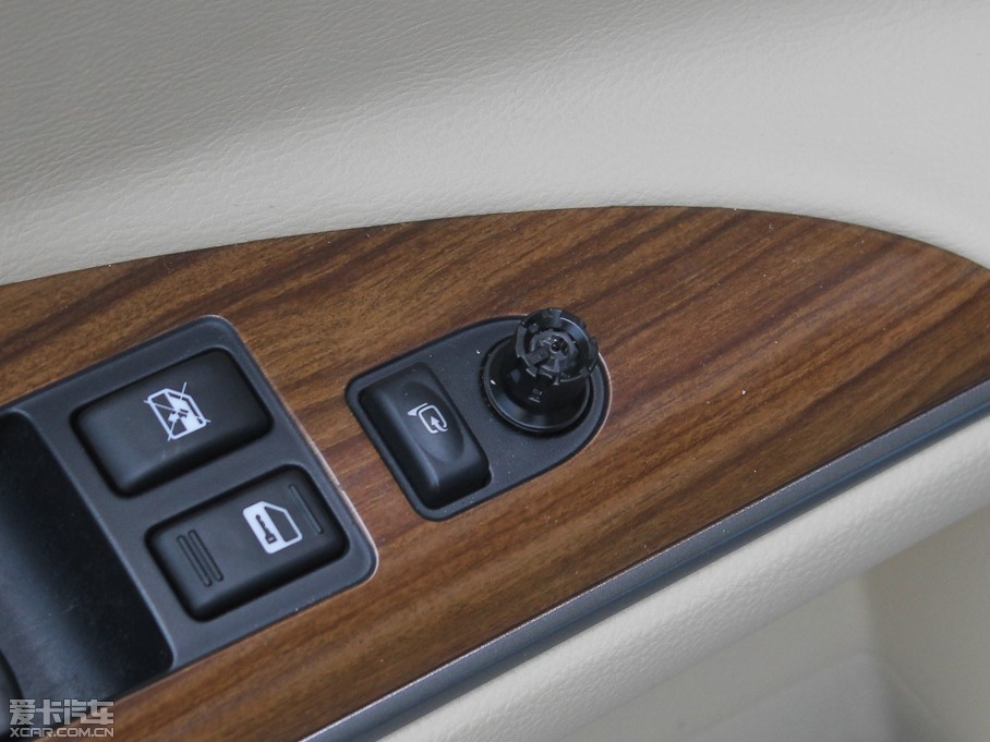 2012[ 2.5L XL-NAVI ưȫ