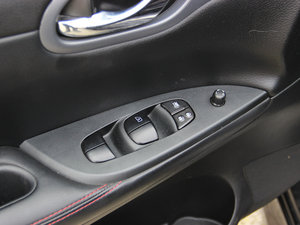 2012款1.6T GTS CVT致酷版 主驾车窗控制区	
